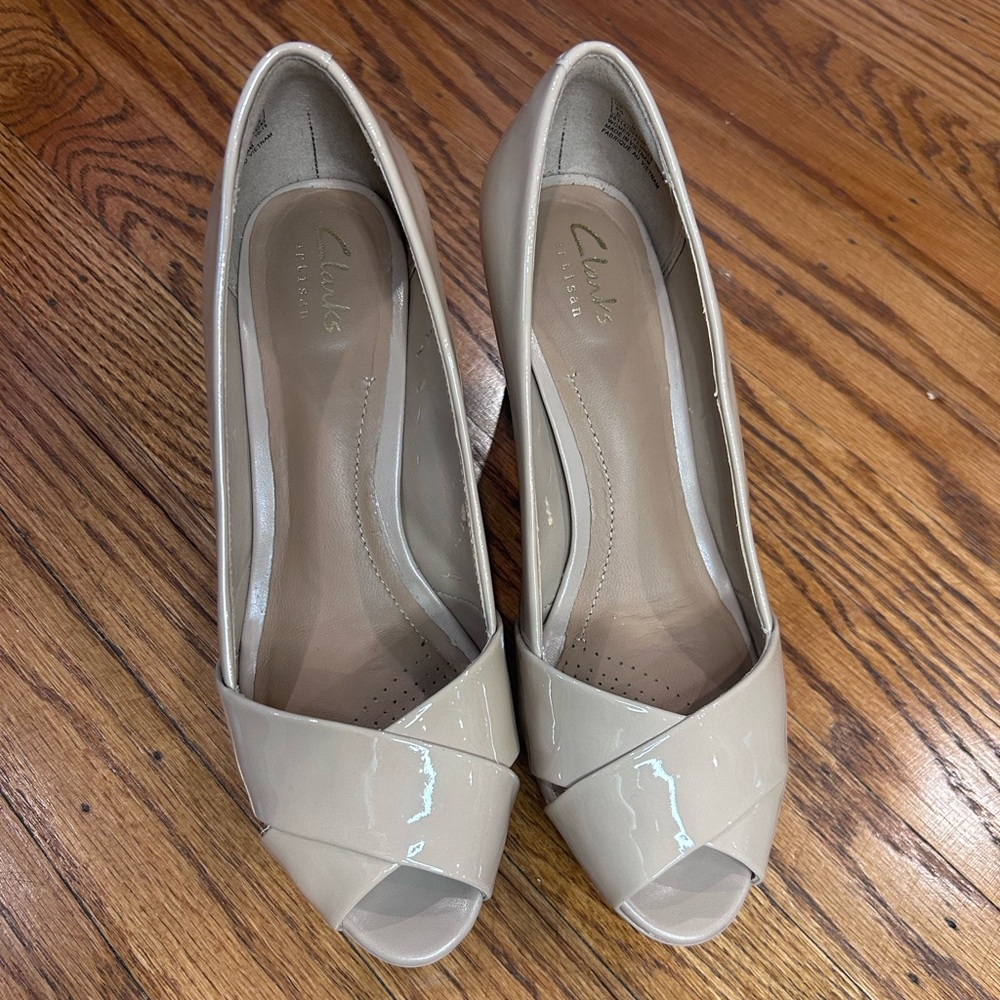 Clarks Artisan Women's Leather Heels - size 7